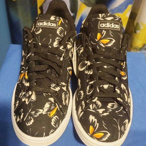 Brand New BUTTERFLY ADIDAS - Picture 1 of 5